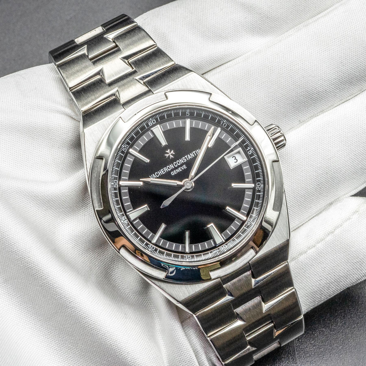 Vacheron Constantin Overseas 4500V/110A-B483 Steel Black Dial Box Papers 2021