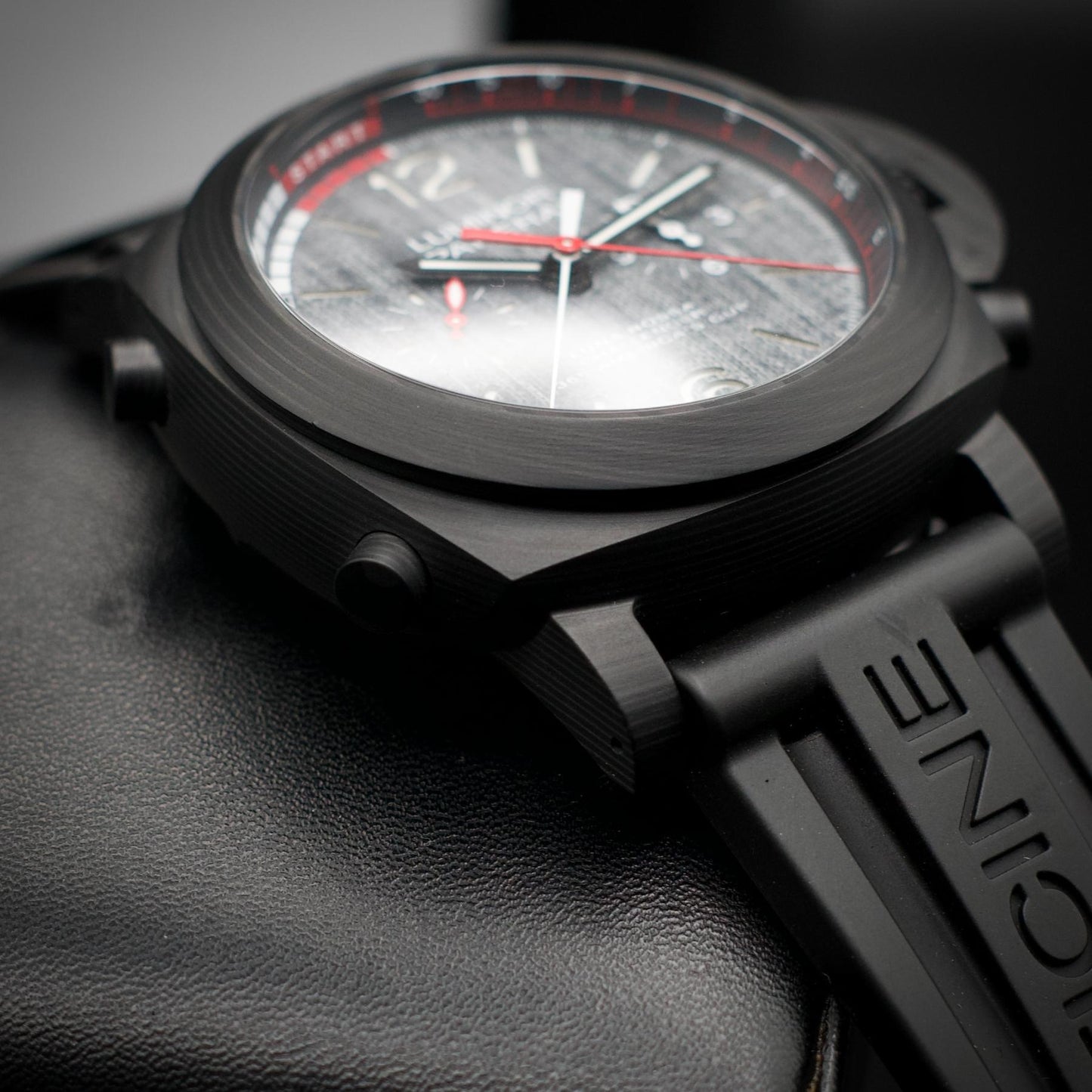 Panerai PAM01038 Luminor Luna Rossa Regatta Carbotech 47mm 2021 Full Set