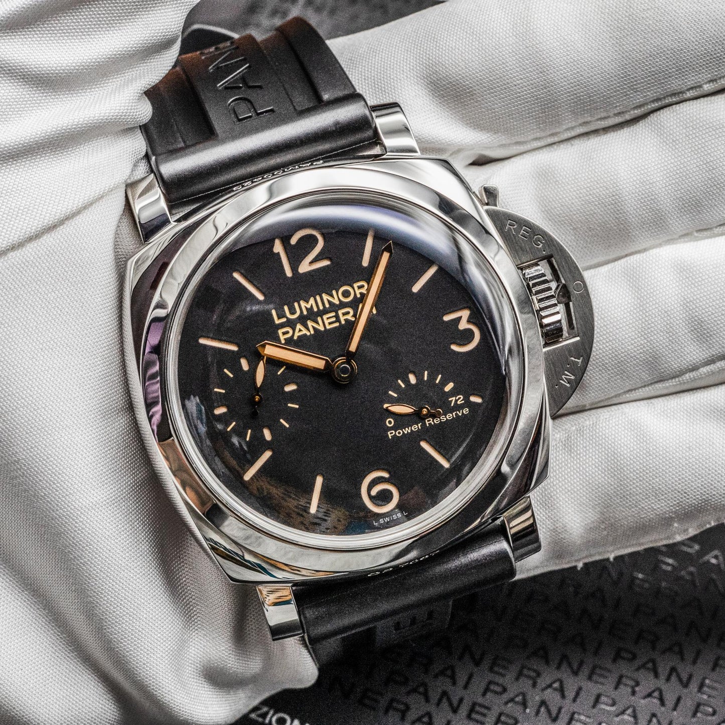 PAM00423 47mm Steel Black Dial
