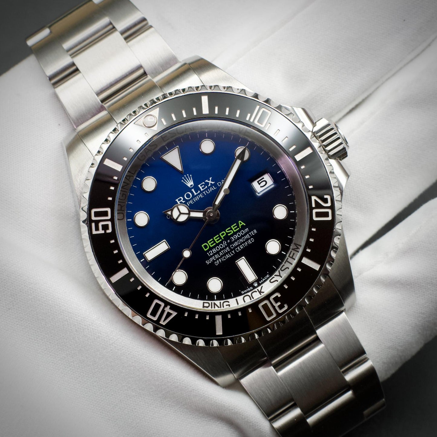Rolex Deepsea Sea-Dweller 136660 Blue James Cameron 44mm 2025 Full Set