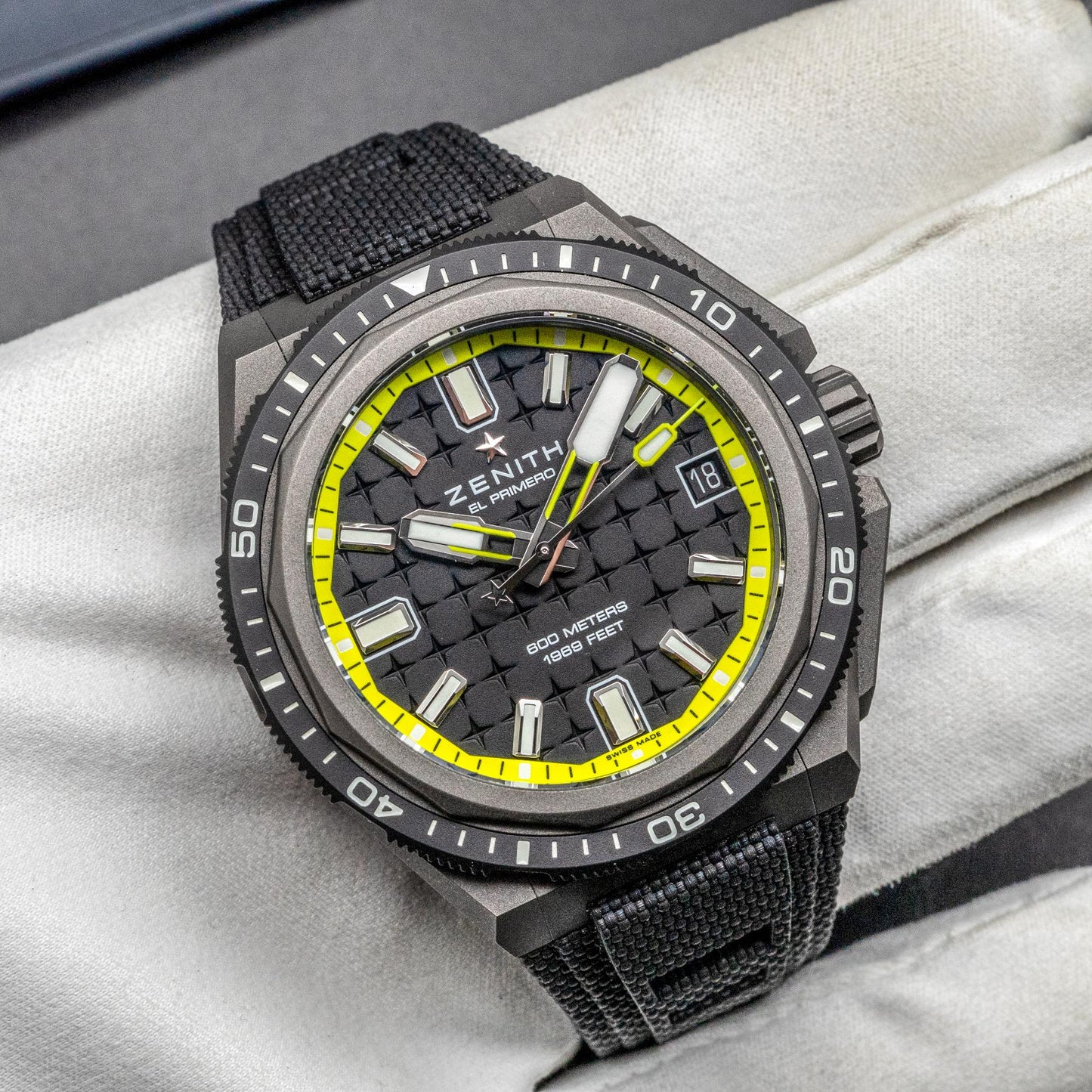 Zenith Defy Extreme Diver 97.9600.3620 Titanium 42.5mm Black Yellow Box Papers