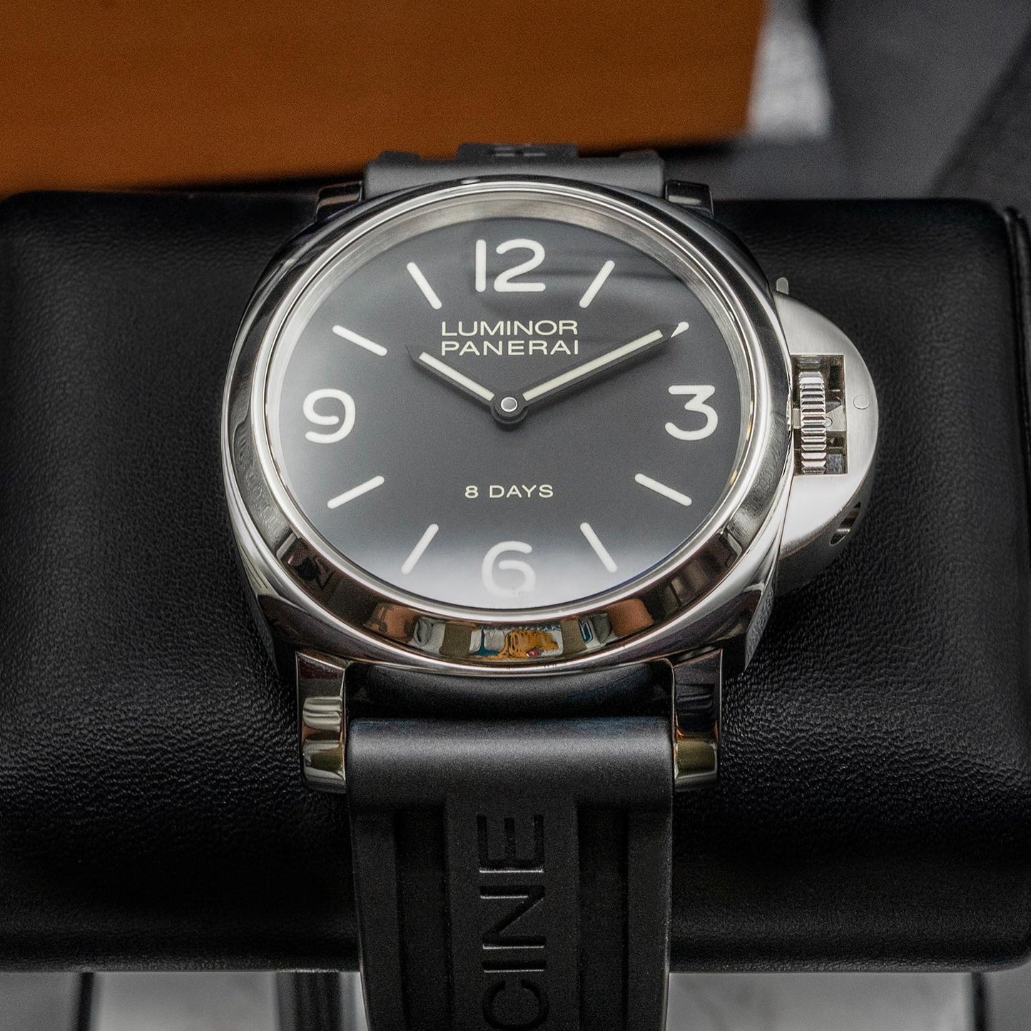 Panerai Luminor Base 8 Days PAM00560 44mm