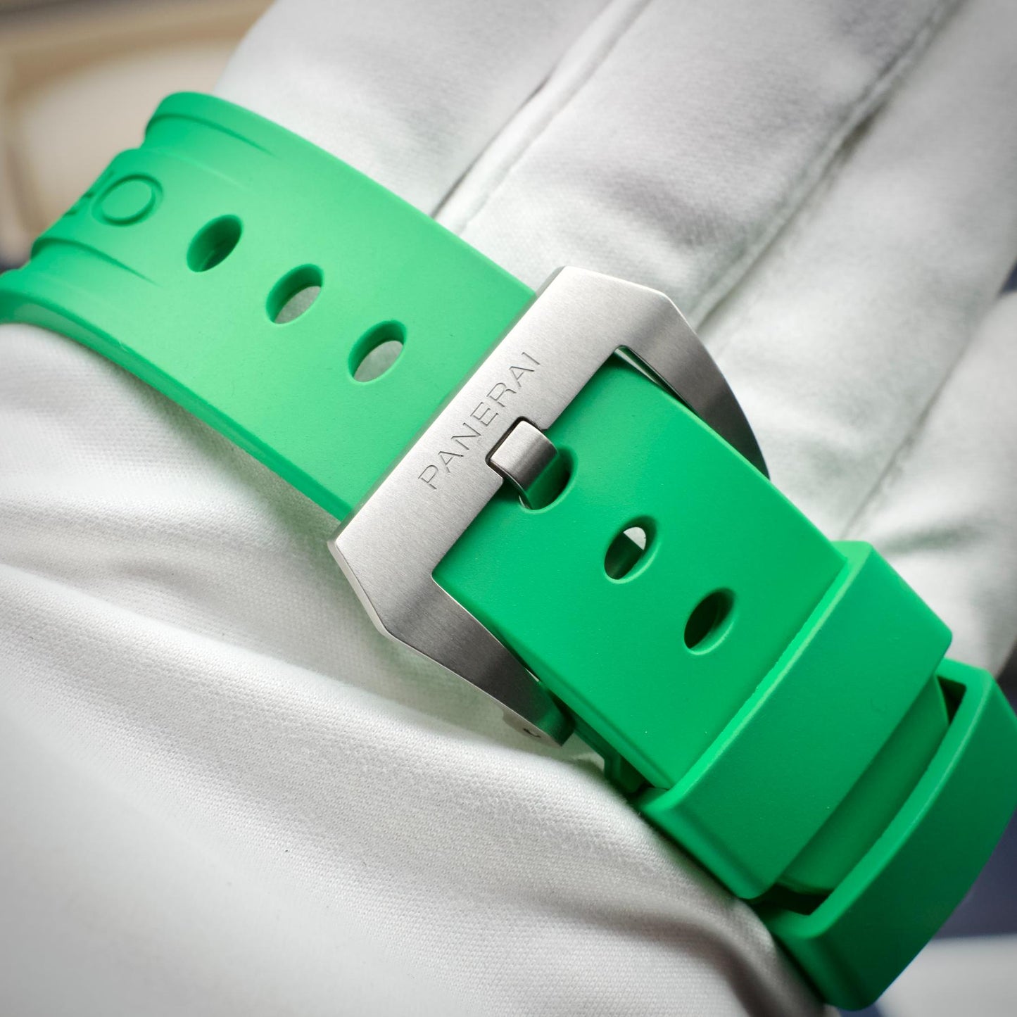 Panerai PAM01087 Luminor Base Logo 44mm Steel White Dial Full Set 2025