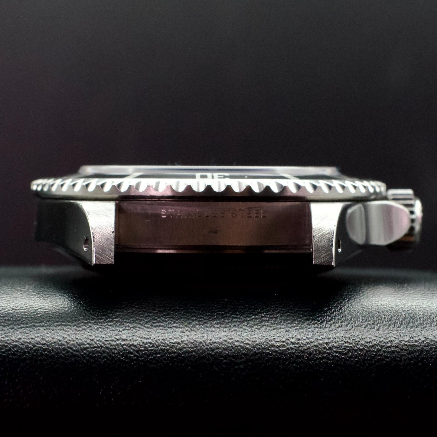 Rolex Submariner No-Date 14060M 40mm