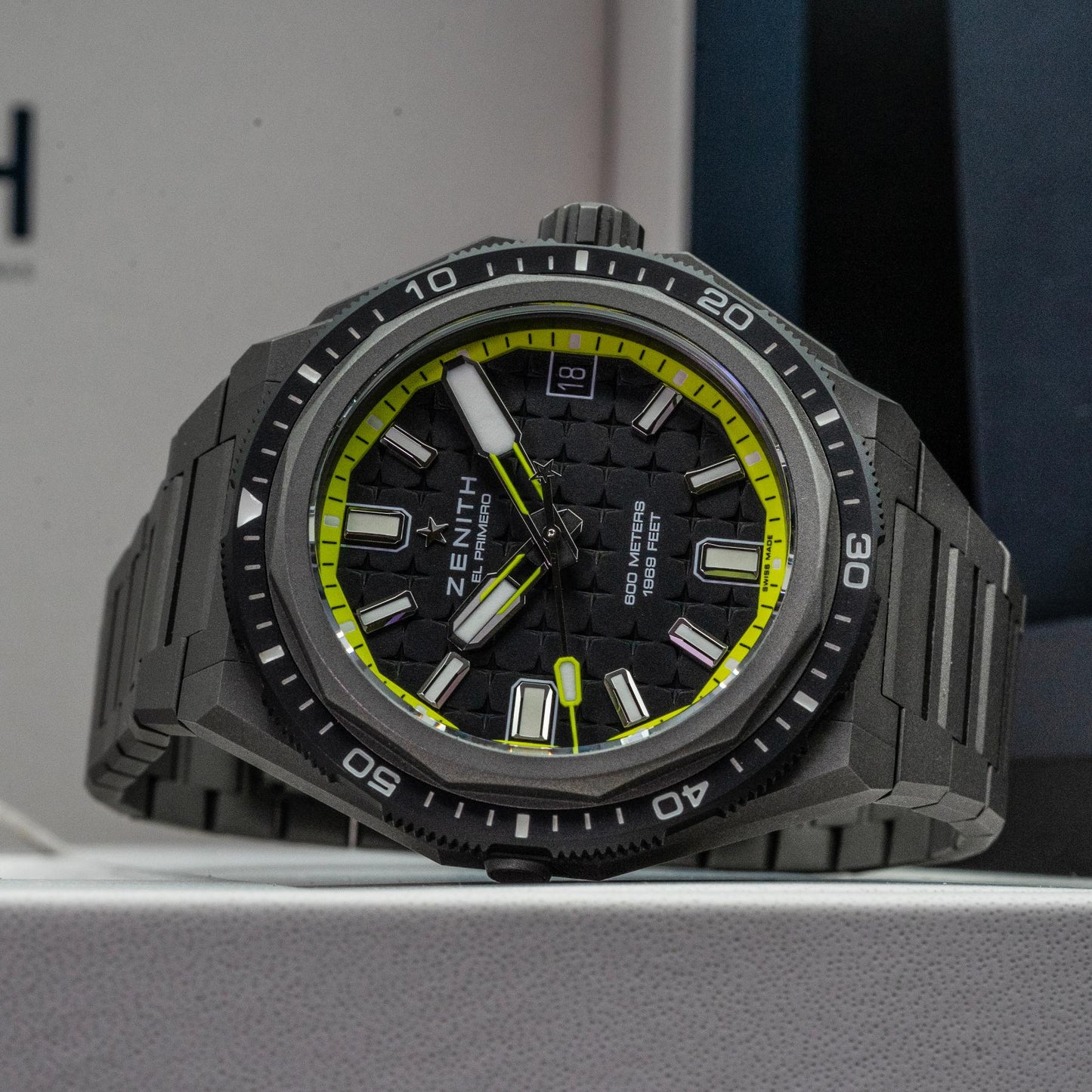 Zenith Defy Extreme Diver 97.9600.3620 Titanium 42.5mm Black Yellow Box Papers