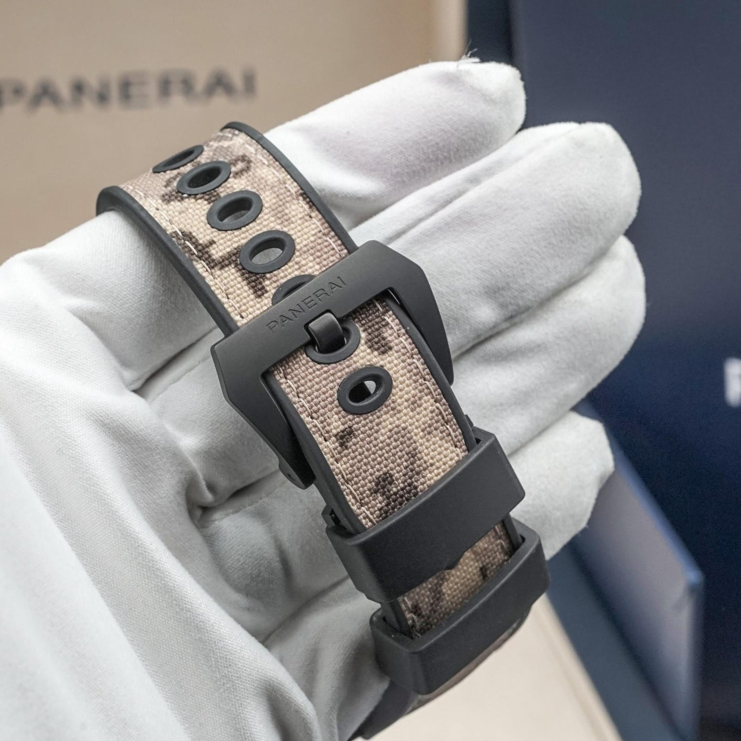 PAM01521 Submersible Chrono Navy SEALs Titanio