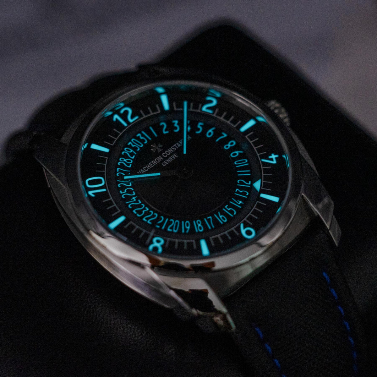 Vacheron Constantin Quai De L'Ile Date 4500S/000A-B196 Steel Black Box Papers