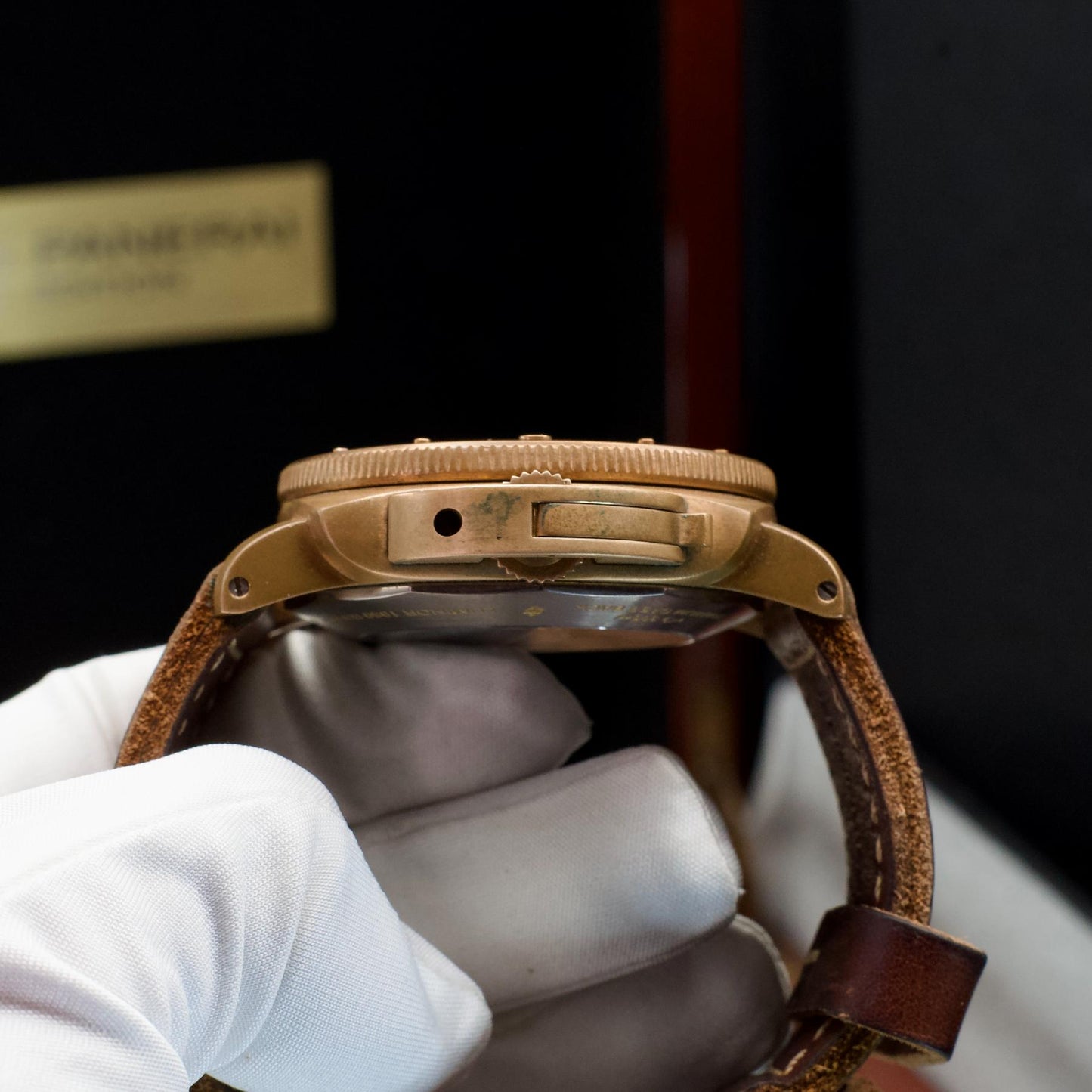 Panerai PAM00507 Luminor Submersible 1950 Automatic Bronzo side view of the case with lug