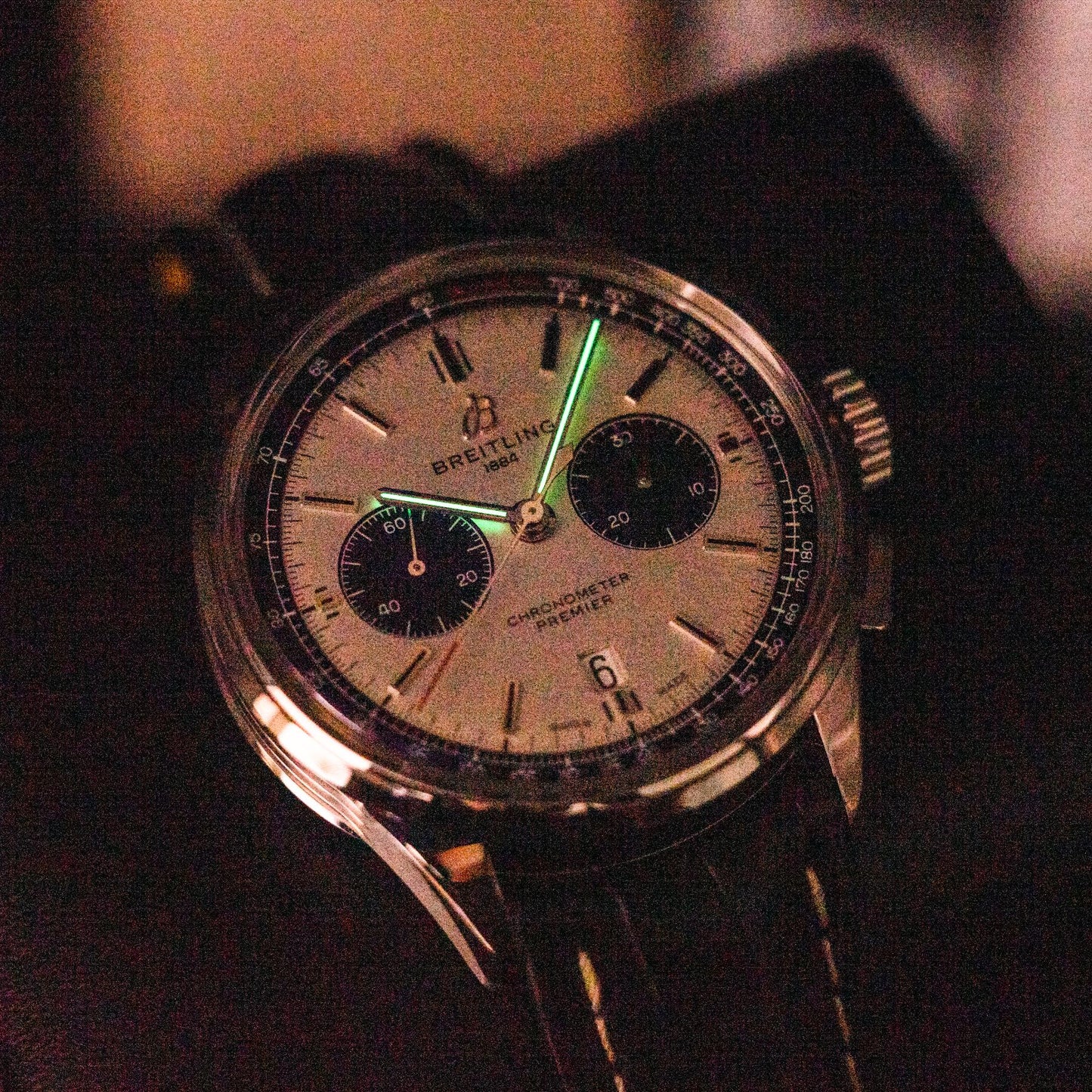 Breitling Premier B01 Chronograph 42 AB0118221G1P1 lumes