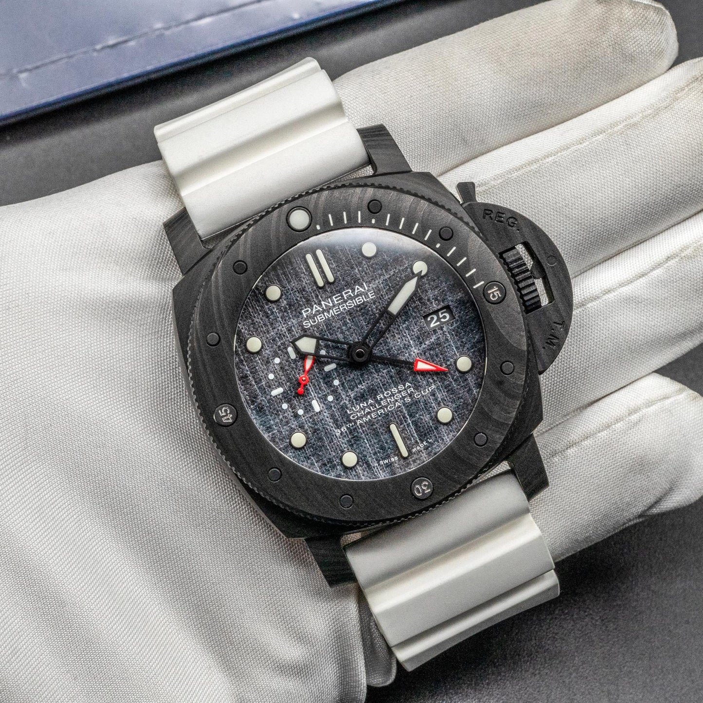 Panerai Submersible Luna Rossa PAM01039 47mm Carbotech Box Papers 2020