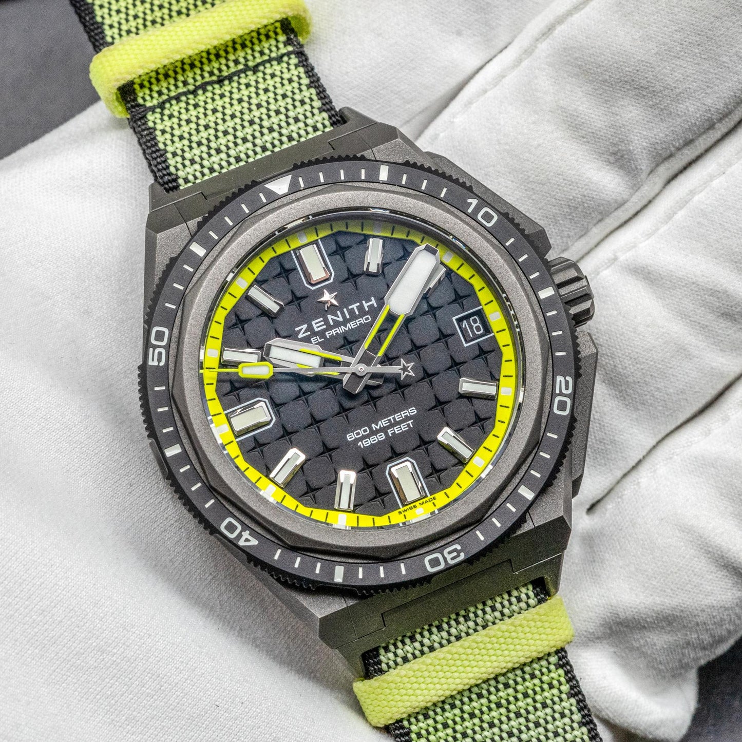 Zenith Defy Extreme Diver 97.9600.3620 Titanium 42.5mm Black Yellow Box Papers