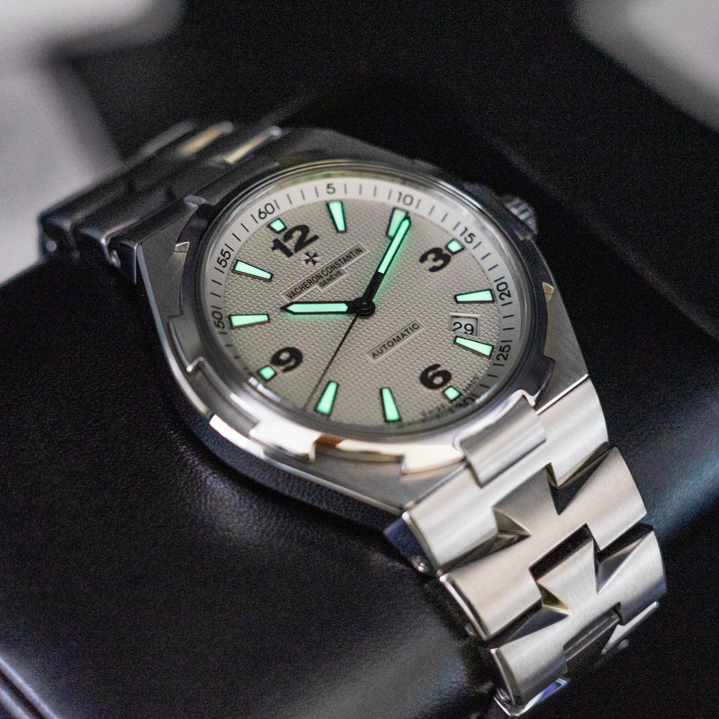 Vacheron Constantin Overseas 47040/B01A-9093 42mm Steel 2015 Full Set