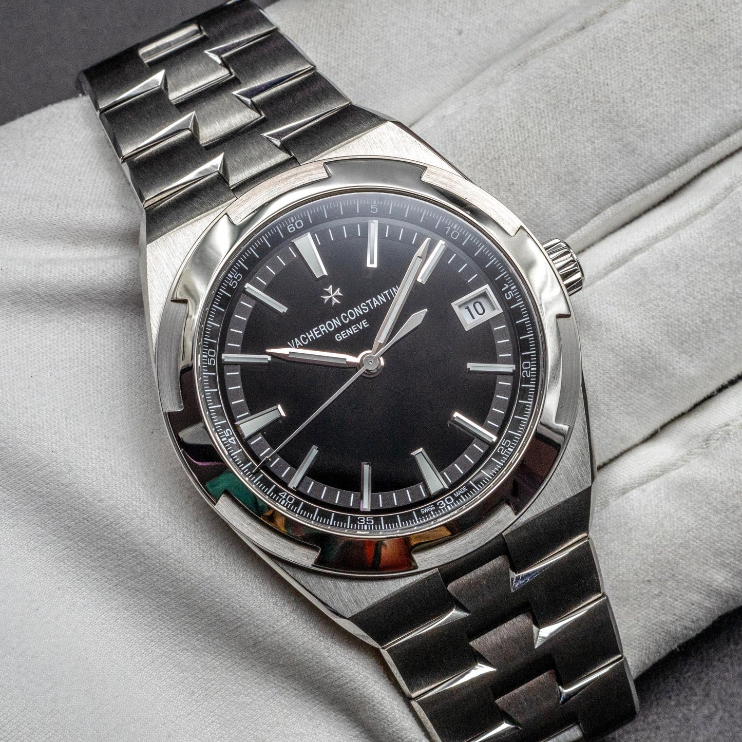 Vacheron Constantin Overseas 4500V/110A-B483 41mm Black Dial Box Papers 2023