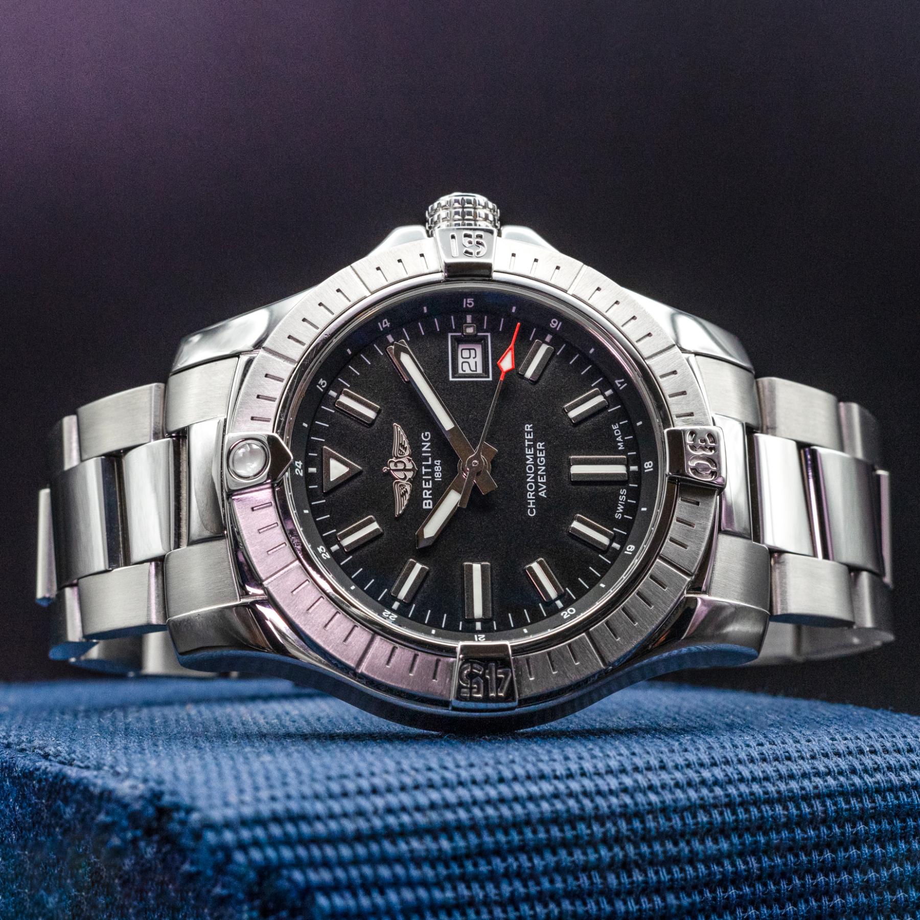 Breitling Avenger Automatic A17318101B1A1