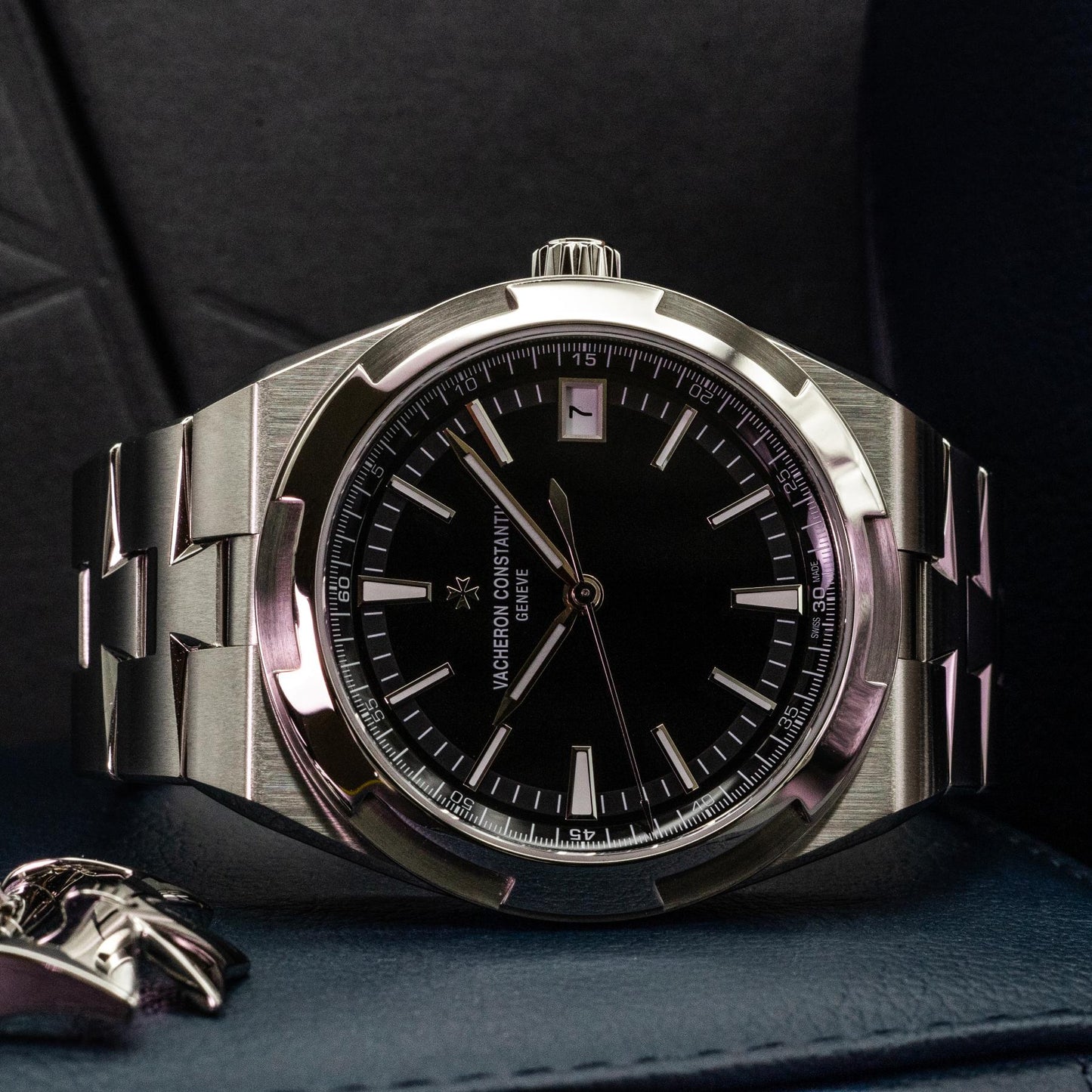 Vacheron Constantin Overseas 4520V/210A-B483 Steel Black Dial 41mm Box Papers