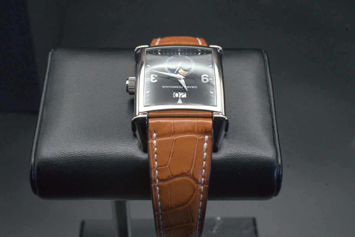 Girard-Perregaux Vintage 1945 25800 32mm White Gold Black Dial Moonphase Box