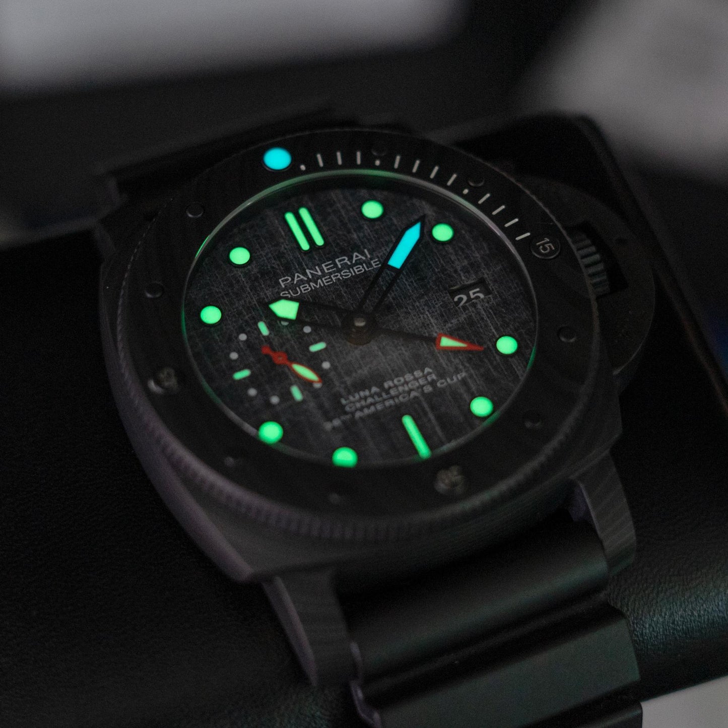 Panerai Submersible Luna Rossa PAM01039 47mm Carbotech Box Papers 2020