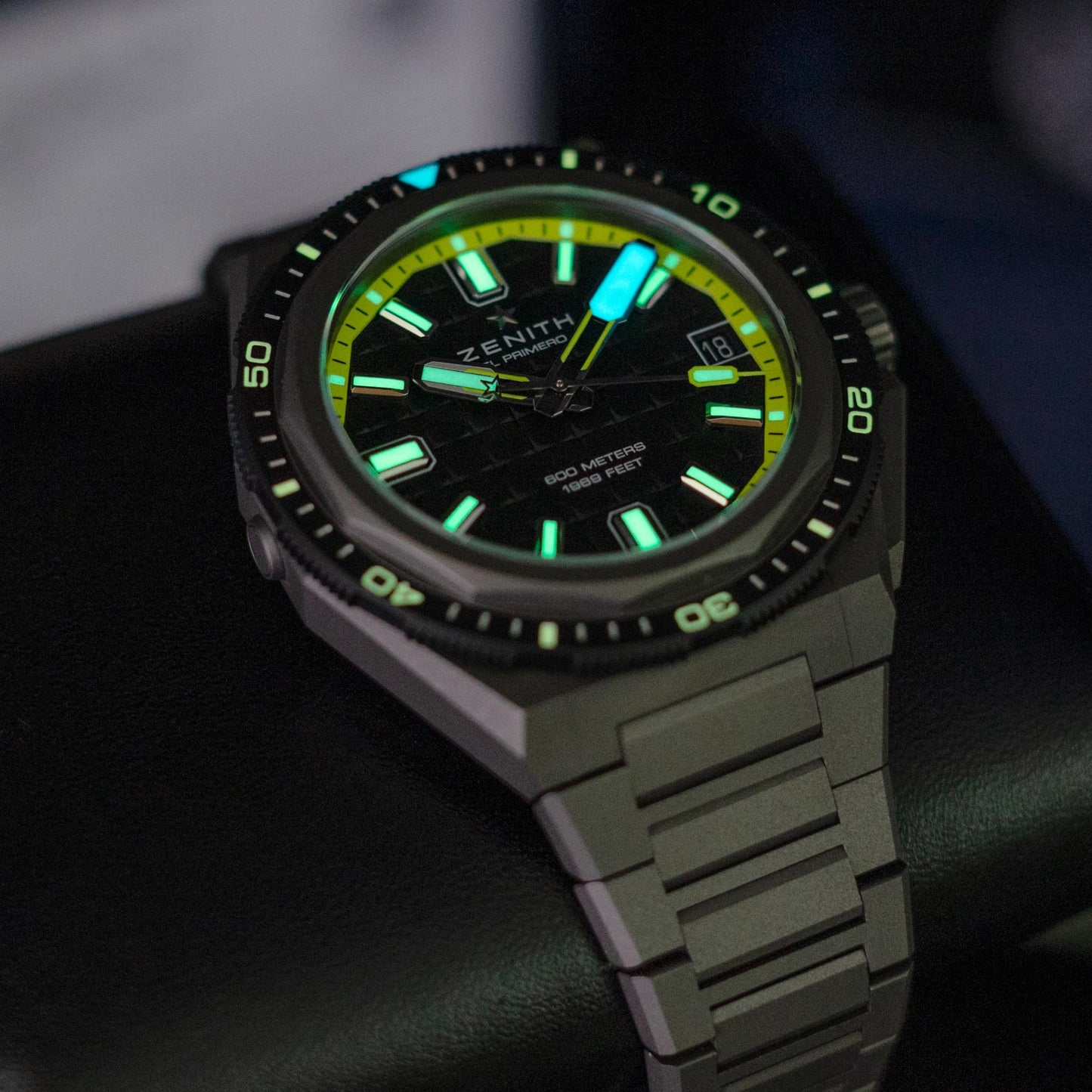 Zenith Defy Extreme Diver 97.9600.3620 Titanium 42.5mm Black Yellow Box Papers