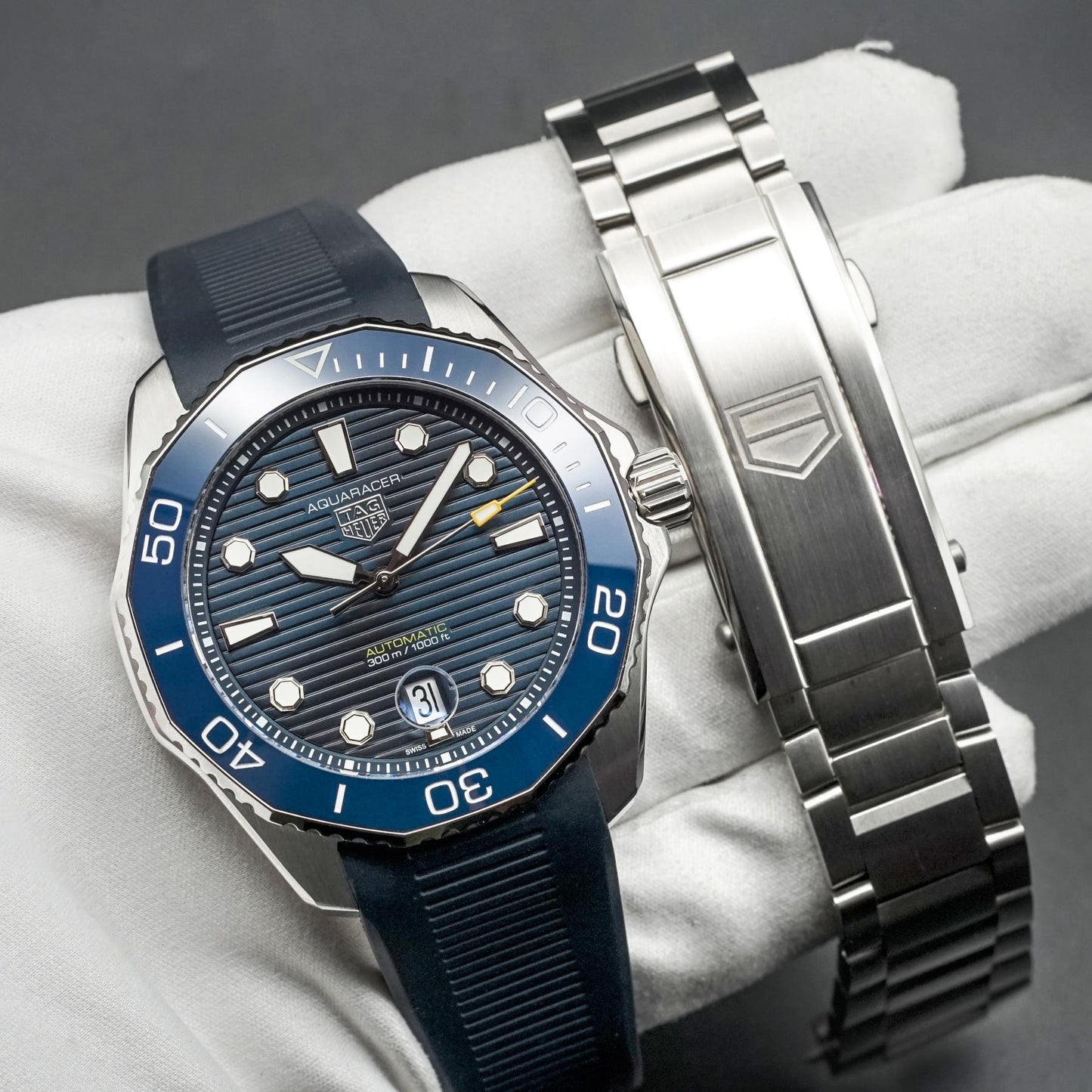 TAG Heuer Aquaracer Professional 300 43mm Blue Dial Steel Full Kit 2023