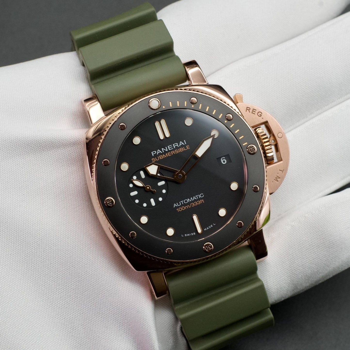 PAM00974 Rose gold held in hand