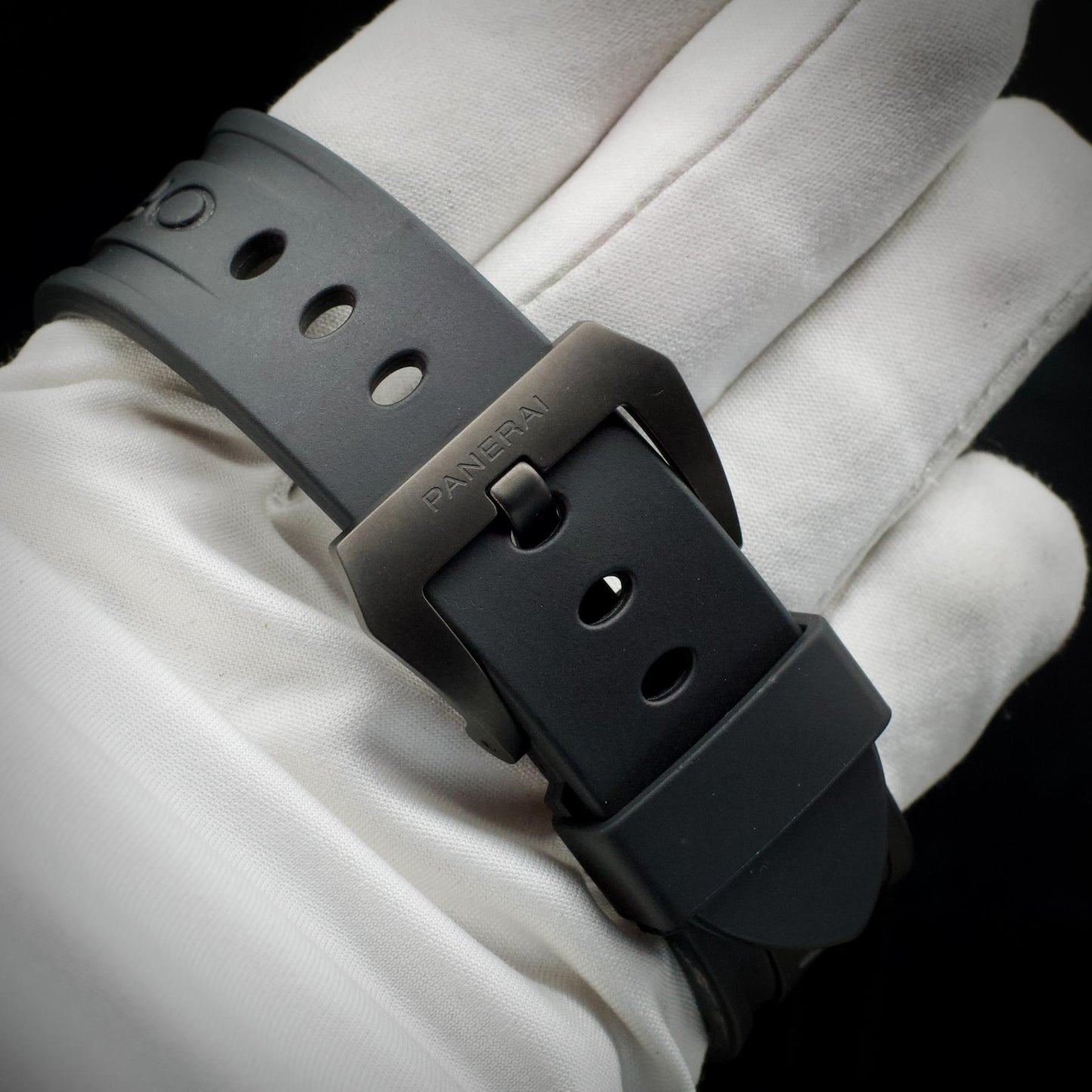 Panerai Luminor Marina Carbotech 44mm Limited 270 Pam01118 70 Year Warranty