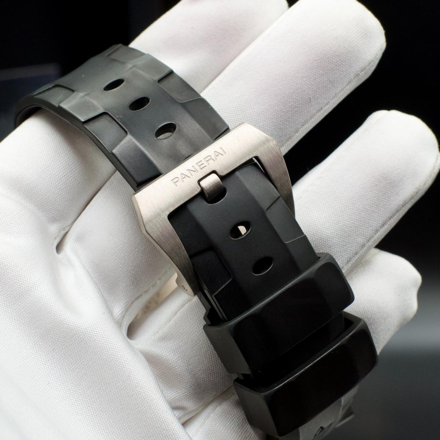 Panerai PAM01305 Luminor Submersible Titanium buckle