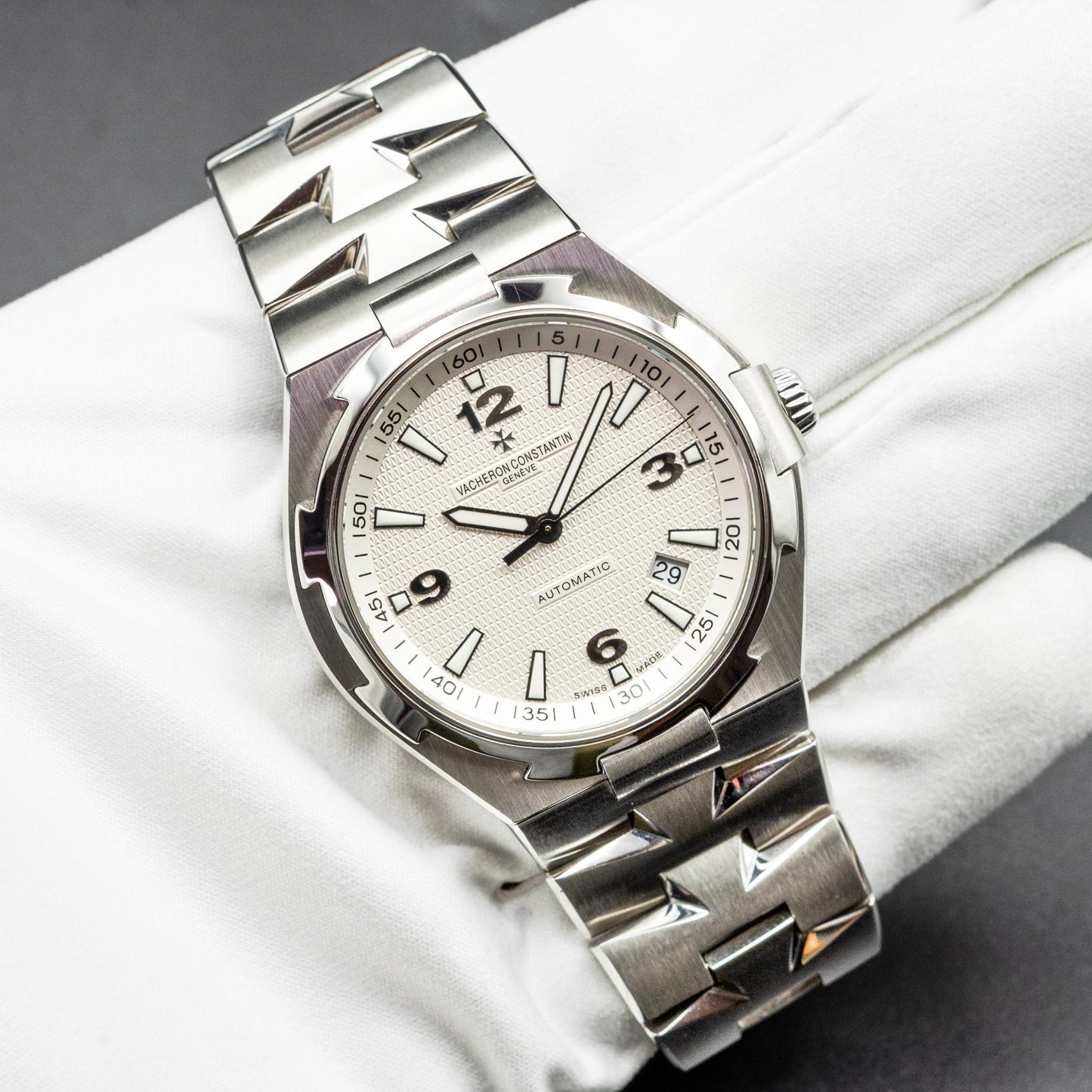 Vacheron Constantin Overseas 47040/B01A-9093 42mm Steel 2015 Full Set