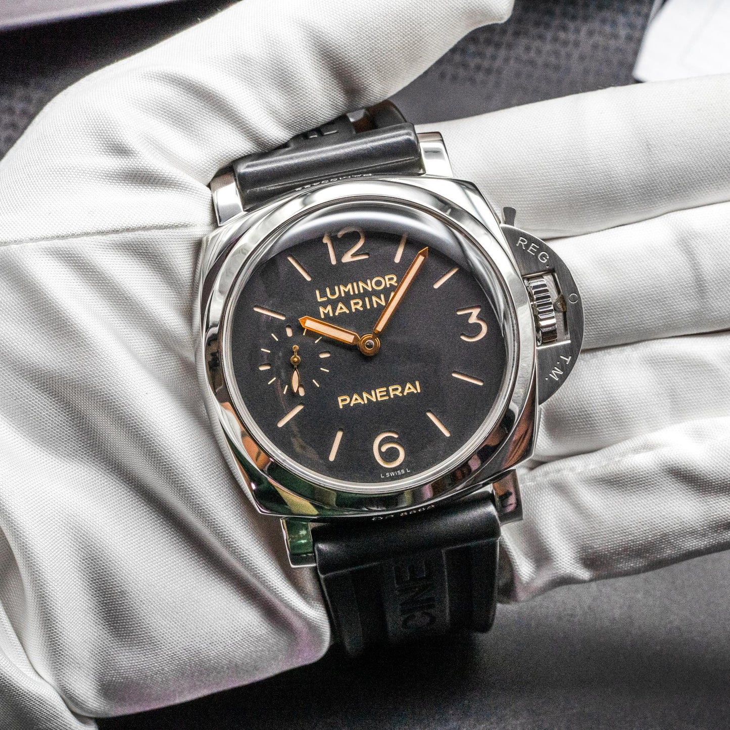 PAM00422 47mm Steel Black Dial