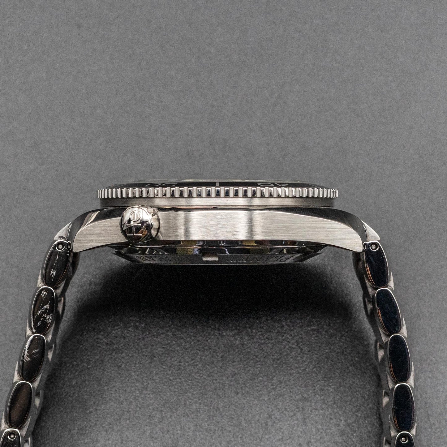 Omega Seamaster Planet Ocean 2201.51.00 42mm Black Orange Dial Box Papers 2010