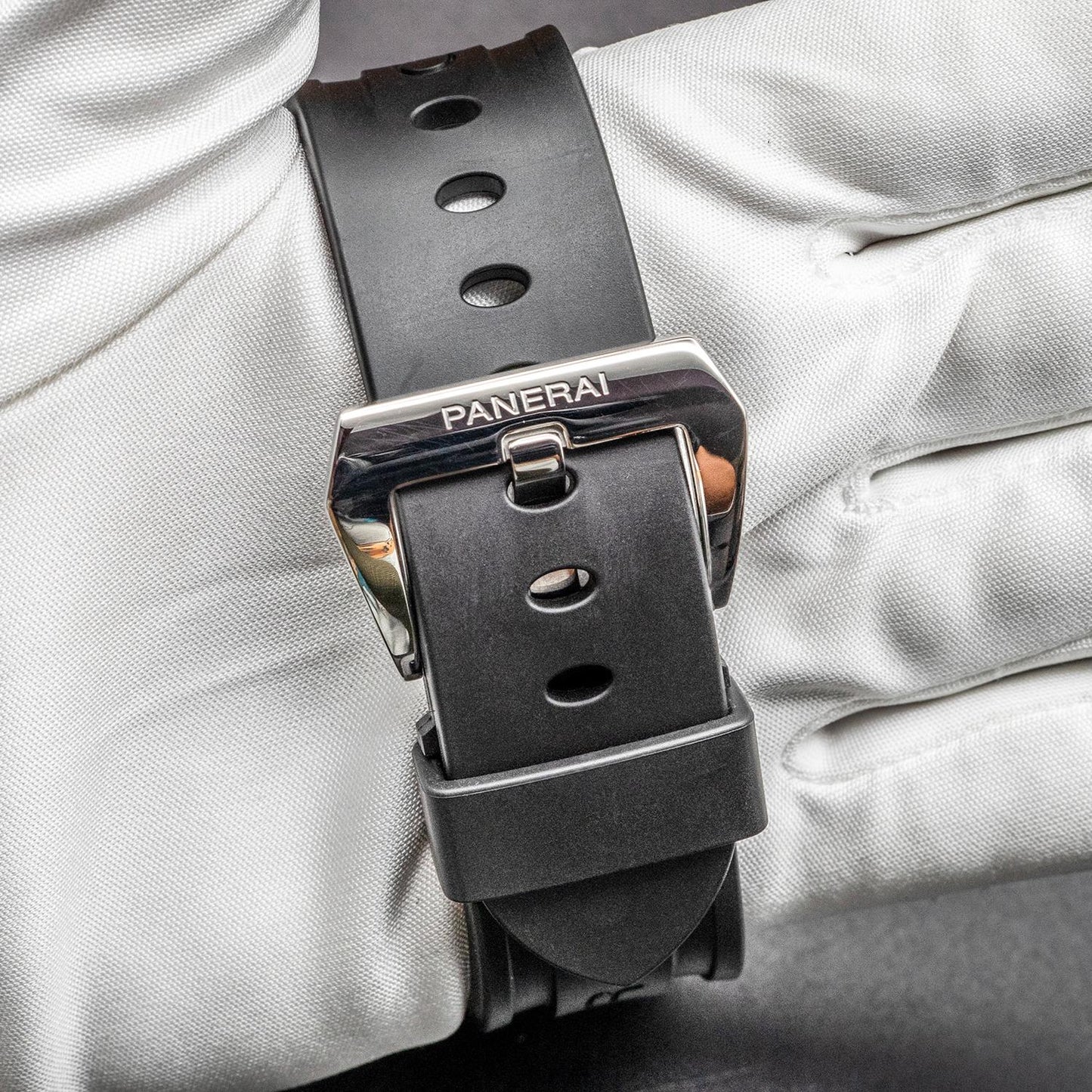 Panerai Luminor Base 8 Days PAM00560 44mm