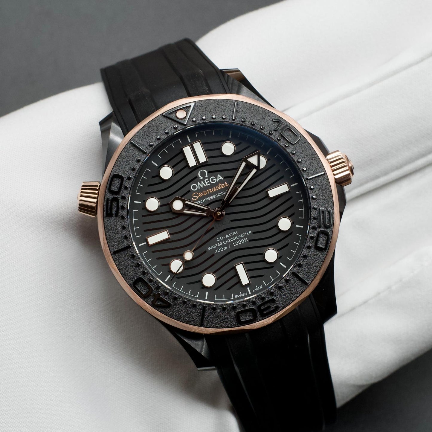 Omega Seamaster 300M 210.62.44.20.01.001 Ceramic Sedna Gold 43.5mm Mint 2025