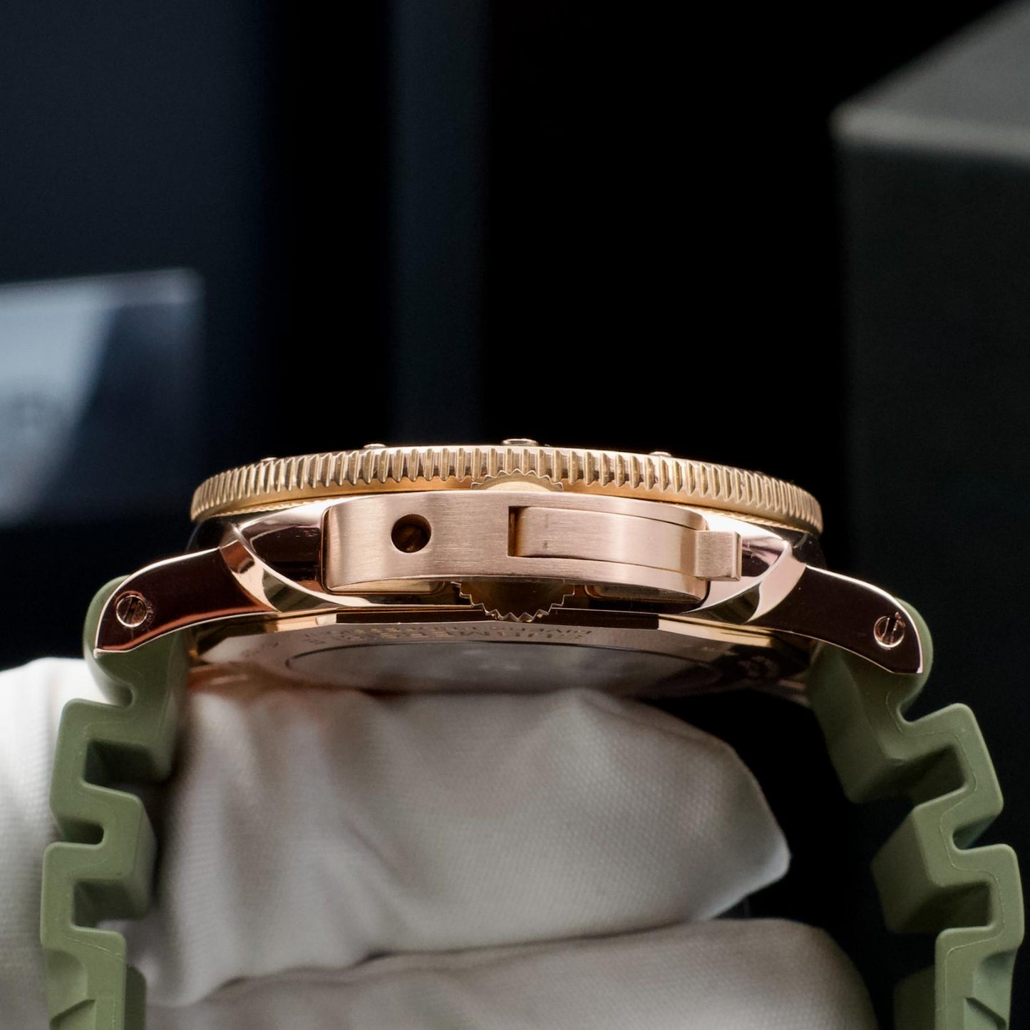 PAM00974 side view of case