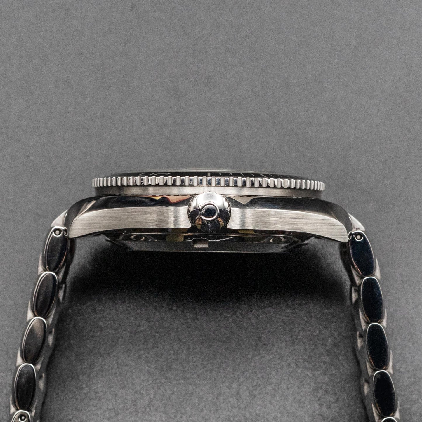 Omega Seamaster Planet Ocean 2201.51.00 42mm Black Orange Dial Box Papers 2010