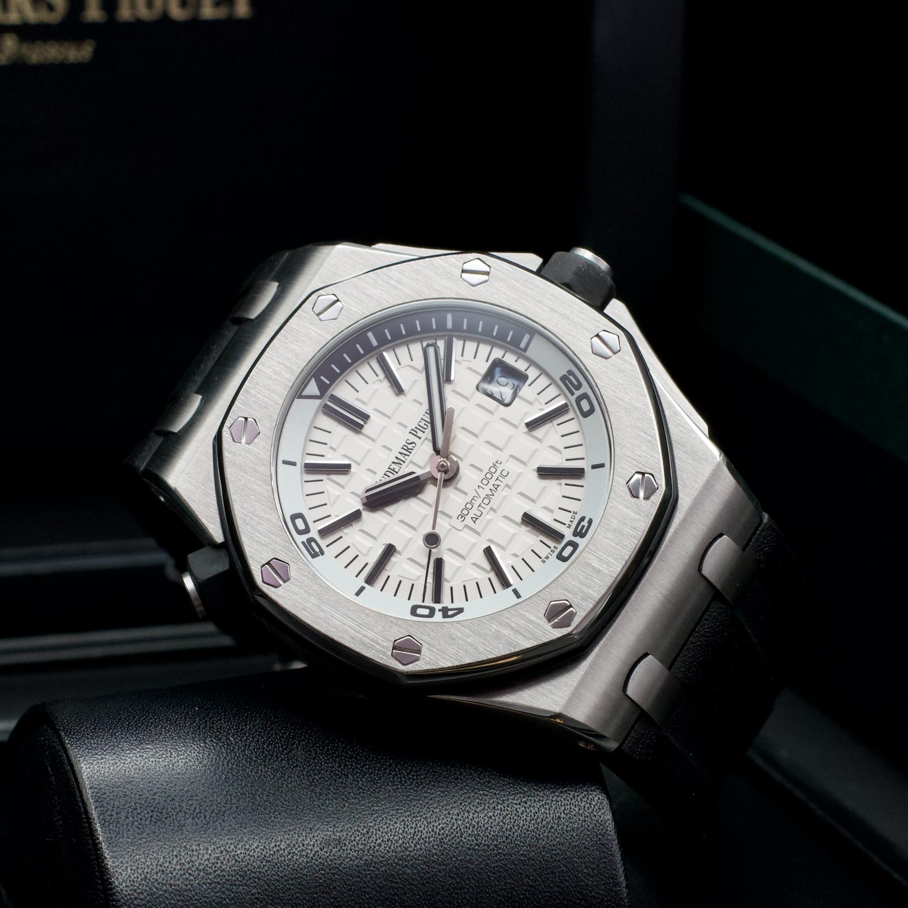 Audemars Piguet 15710ST Royal Oak Offshore Diver Stainless Steel White Dial 