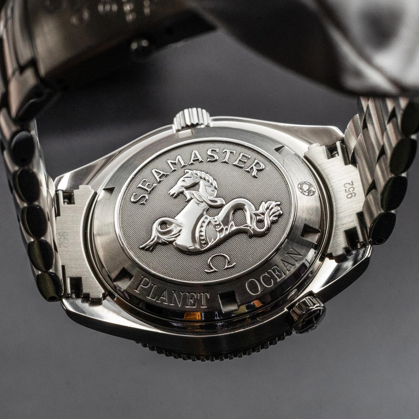 Omega Seamaster Planet Ocean 2201.51.00 42mm Black Orange Dial Box Papers 2010