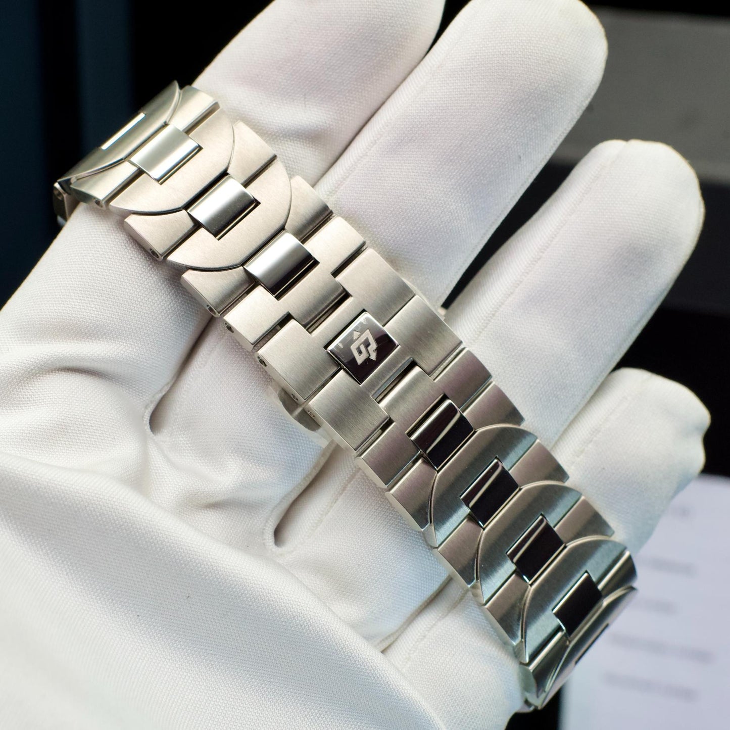 Panerai PAM01110 stainless bracelet