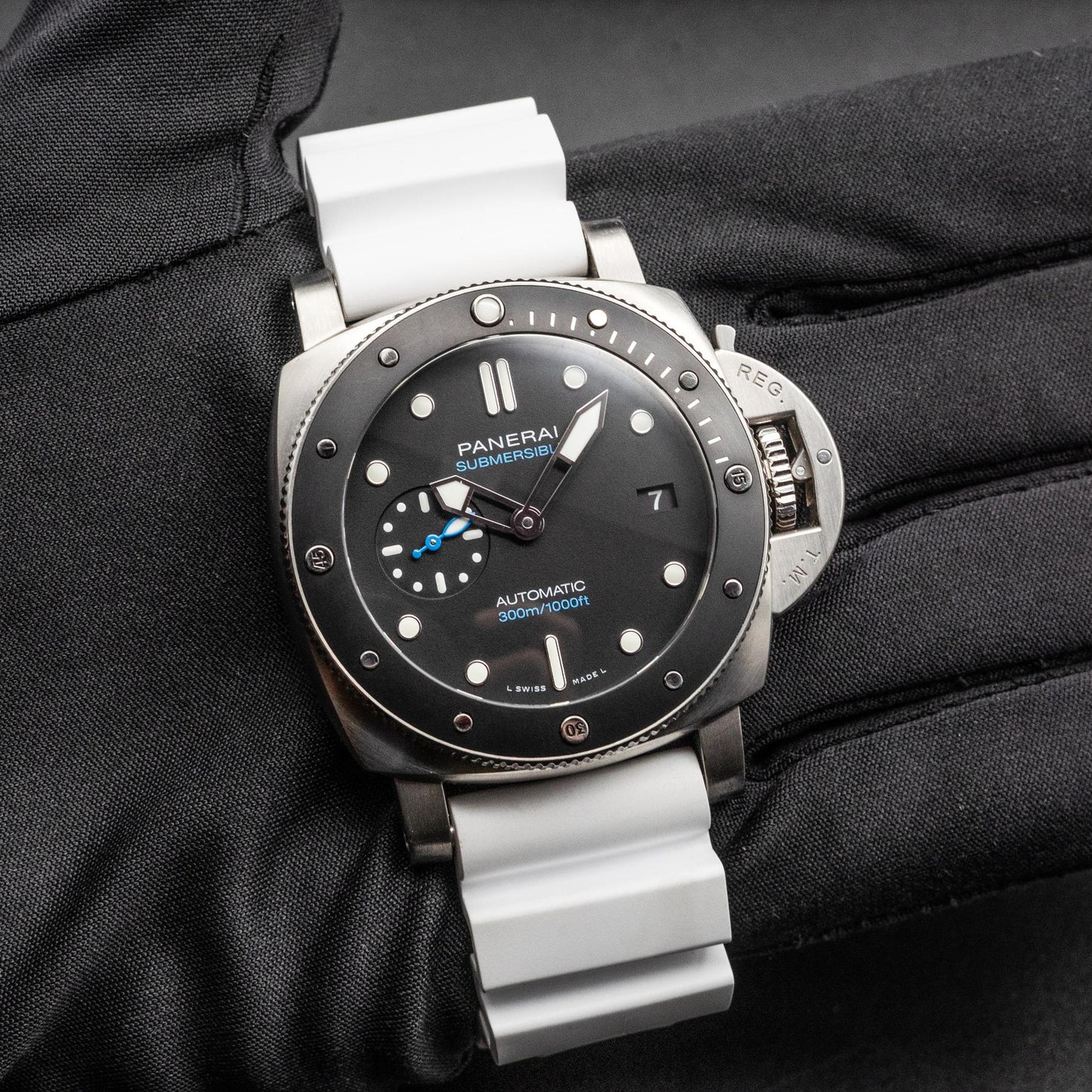 Panerai Submersible PAM00683 42mm Steel Black Dial Box Papers 2020