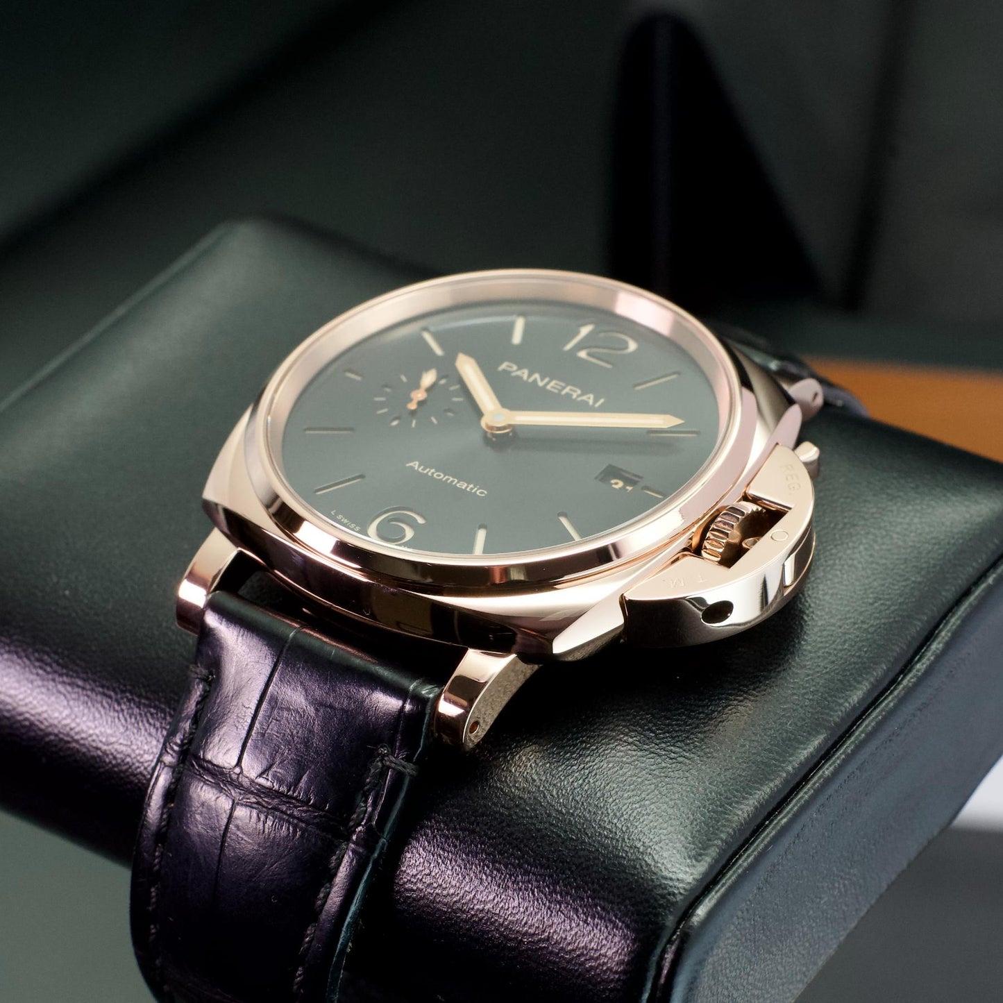 panerai PAM01041 Luminor Due Goldtech Black Dial 42mm high quality photo