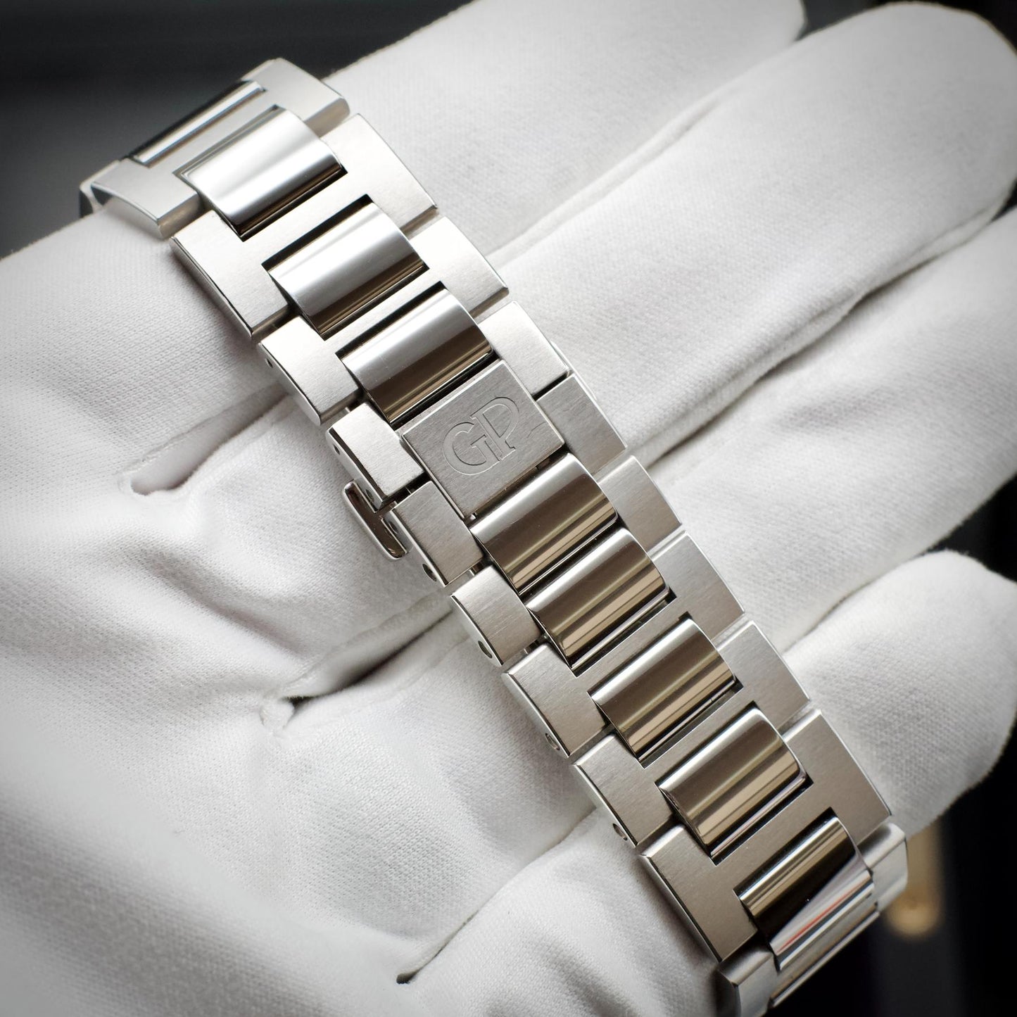 Girard-Perregaux Laureato 81010-11-431-11A 42mm Blue Dial 2023 Full Set