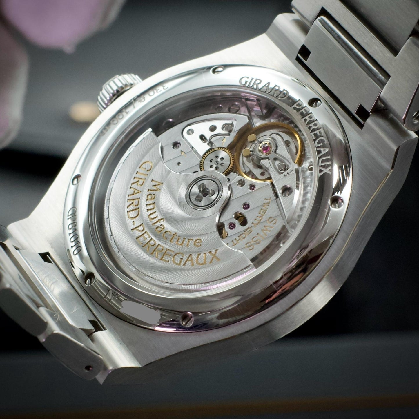 Girard-Perregaux Laureato 81010-11-431-11A 42mm Blue Dial 2023 Full Set