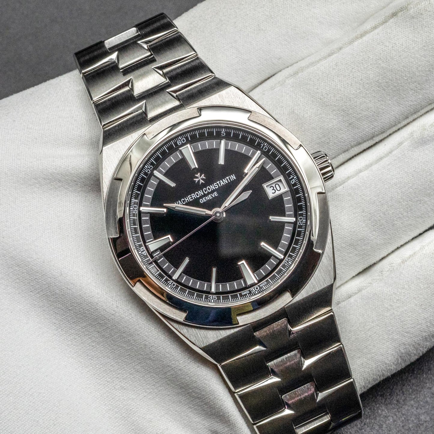 Vacheron Constantin Overseas 4500V/110A-B483 41mm Steel Black Box Papers 2022