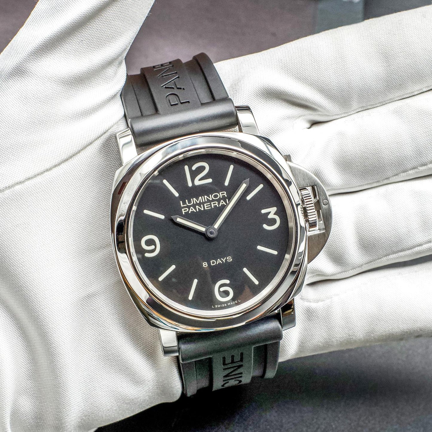 Panerai Luminor Base 8 Days PAM00560 44mm