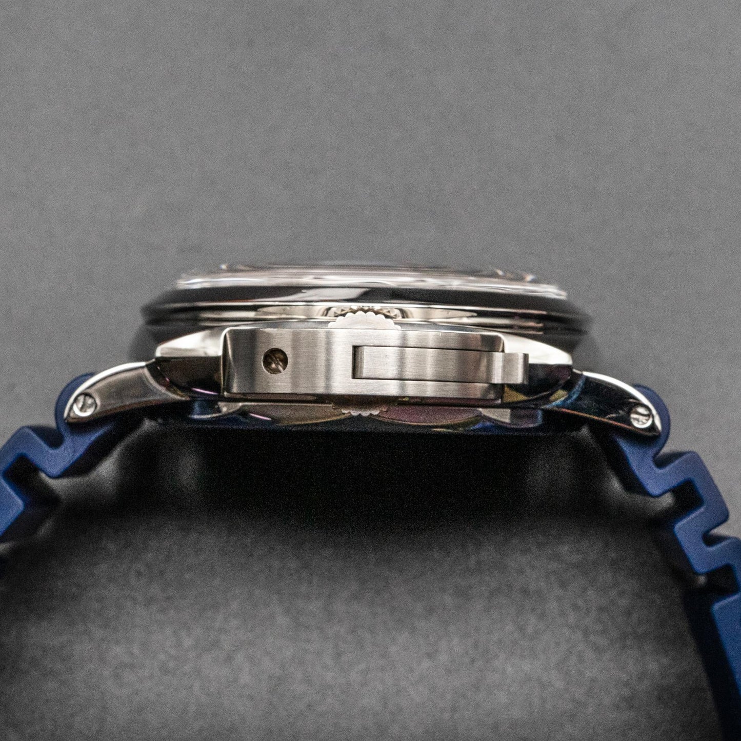PAM00422 with blue strap