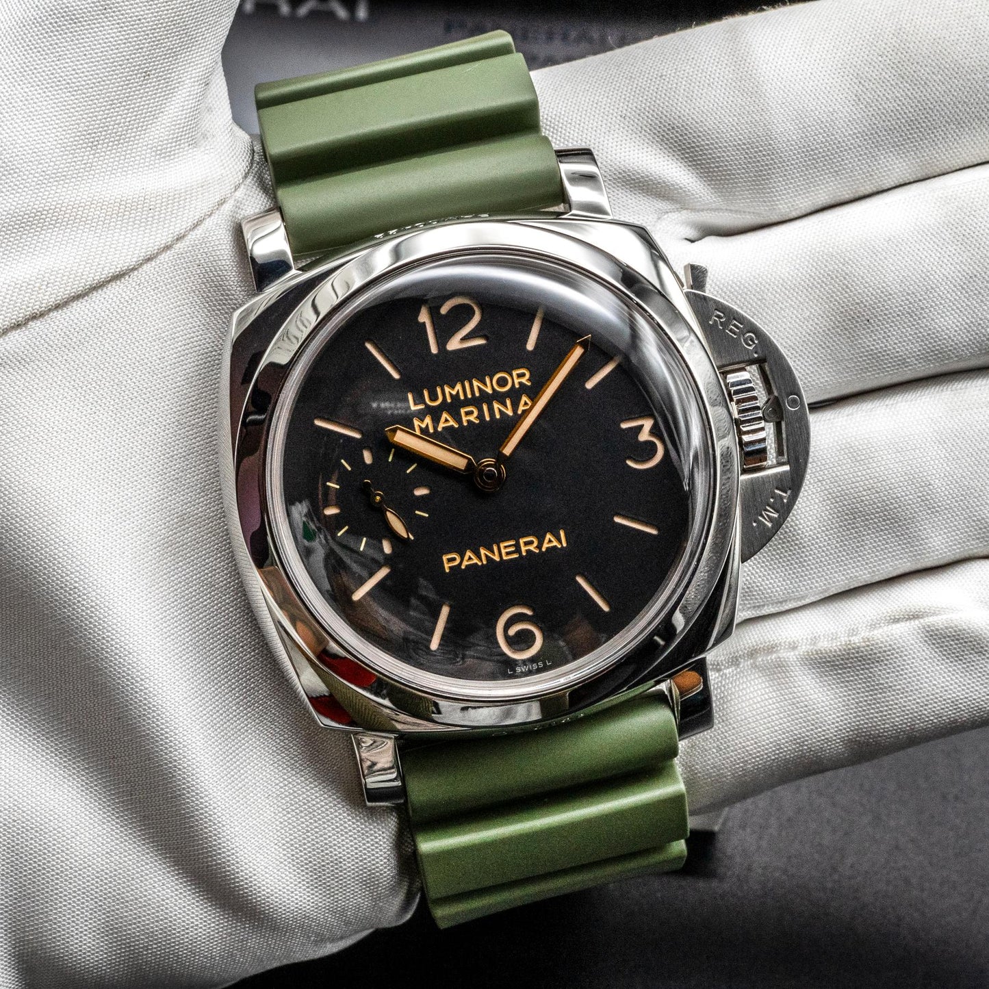 Panerai Luminor Marina 1950 PAM00422 47mm Manual Wind Black Dial Box Papers 2017