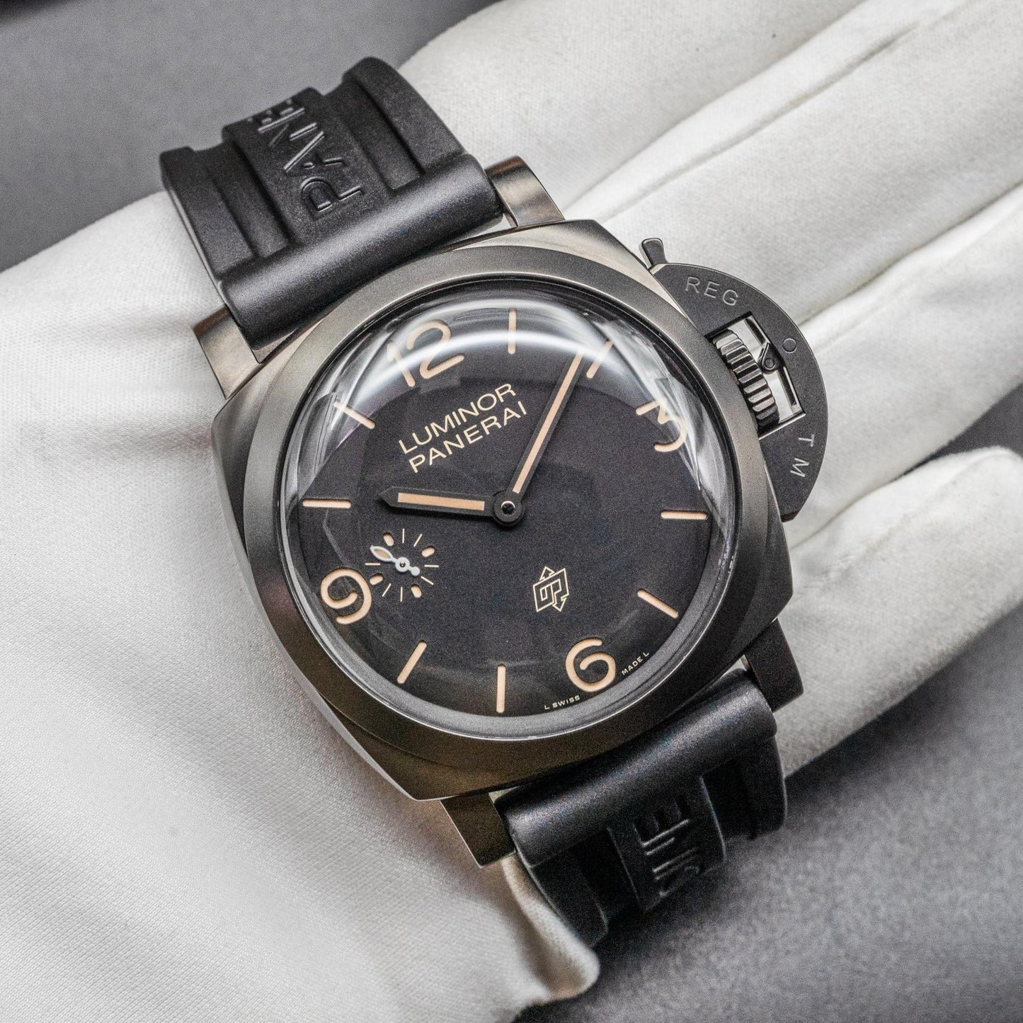  PAM00617 47mm Titanium DLC