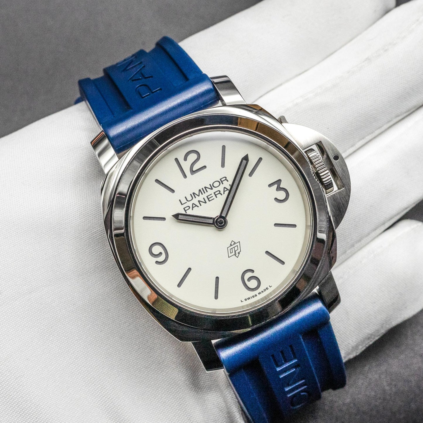 Base Logo PAM01087 44mm