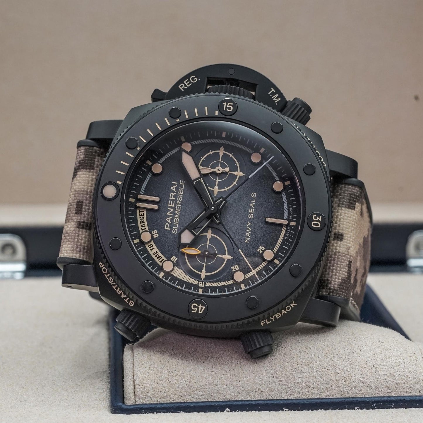 PAM01521 Submersible Chrono Navy SEALs Titanio