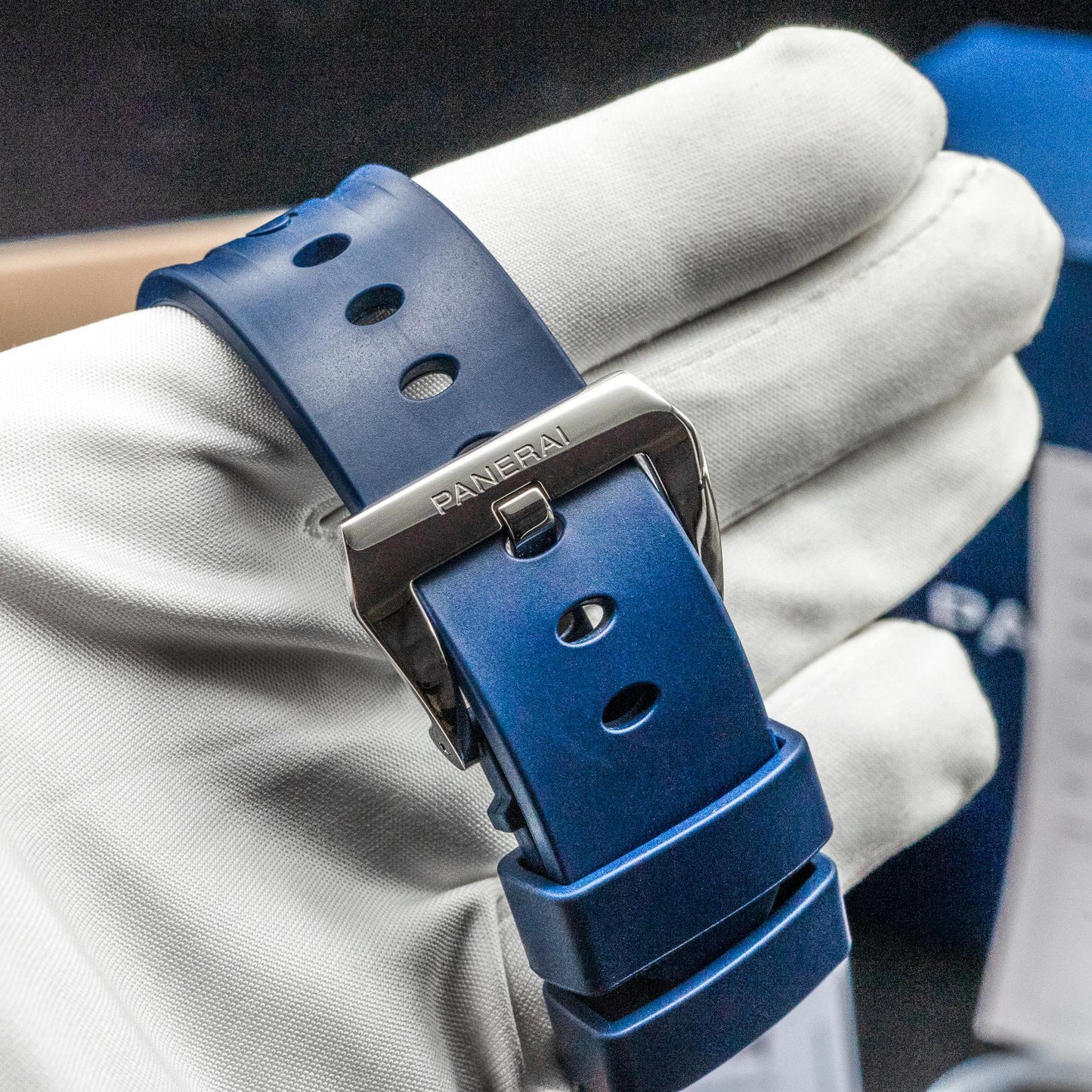 Base Logo PAM01087 44mm Clasp