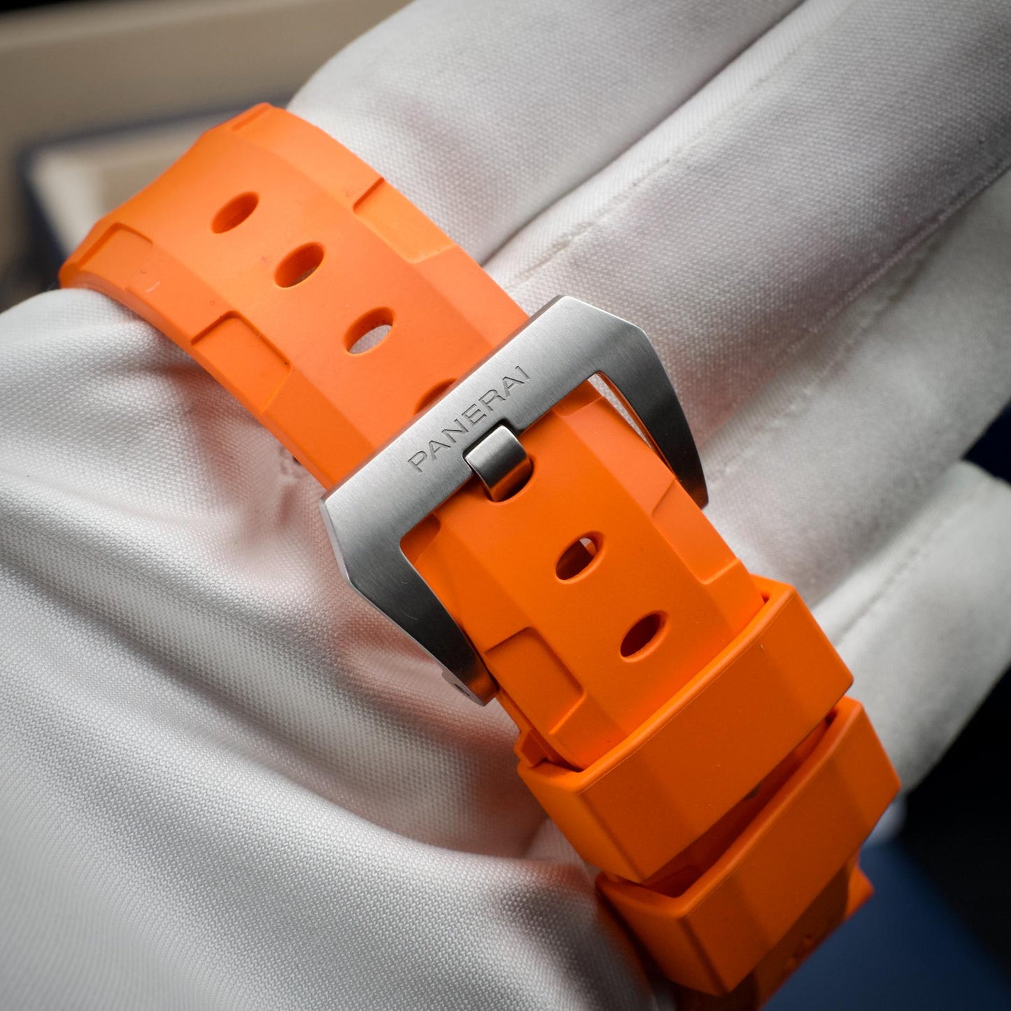 Panerai PAM01590 Submersible Bianco 42mm Steel White Dial Full Set 2025