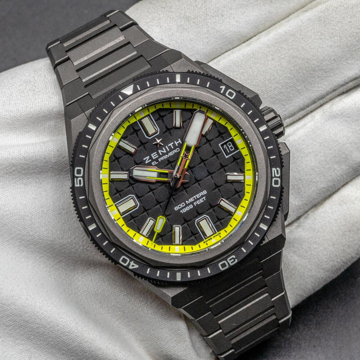 Zenith Defy Extreme Diver 97.9600.3620 Titanium 42.5mm Black Yellow Box Papers